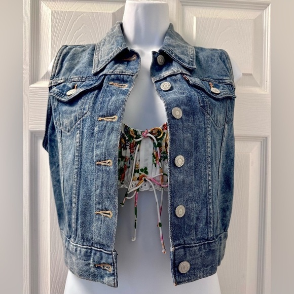 Levi's Denim Short Vest Light Wash Jean Red Tab - Picture 2 of 9